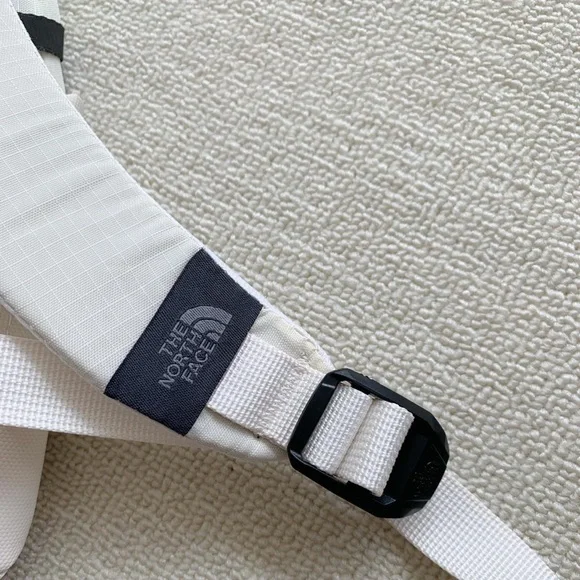Brand New white North Face Backpack, Unisex - Picture 4 of 6